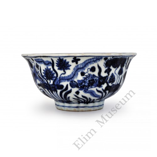 1499 A Ming B&W big bowl with lotus and fishes decor 